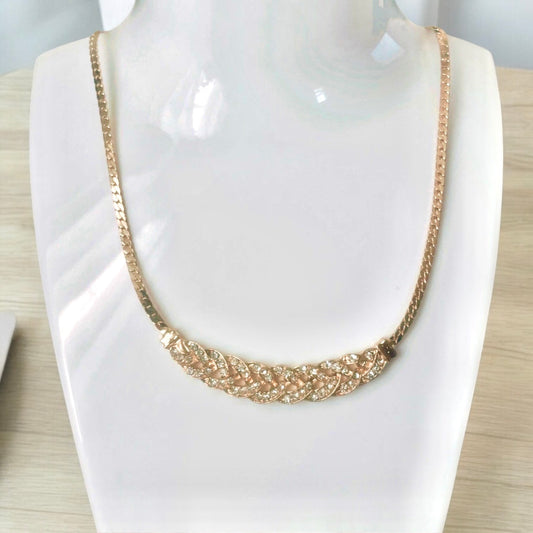 Collar elegante dorado para salir de noche