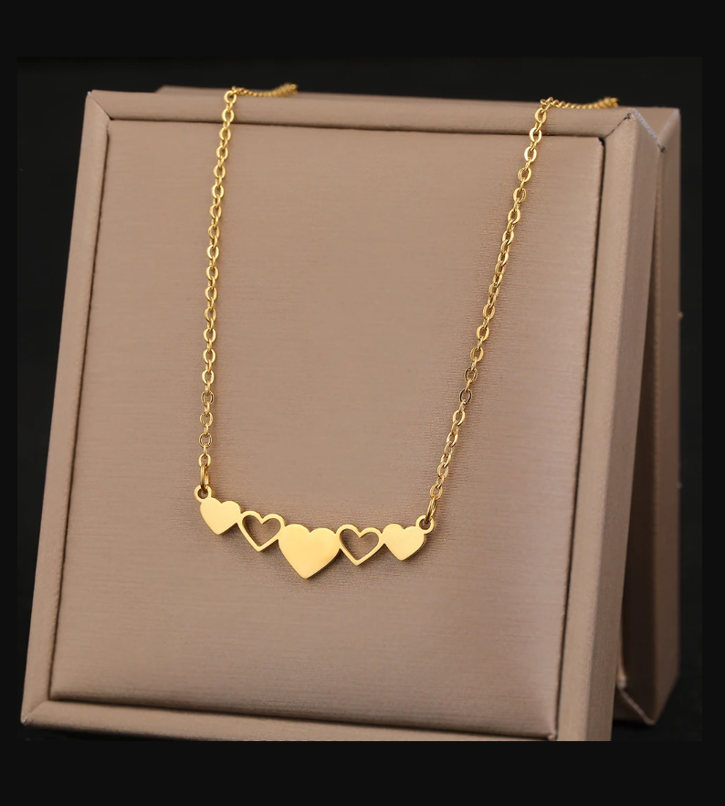 Collar de oro para mujer con colgante de corazón