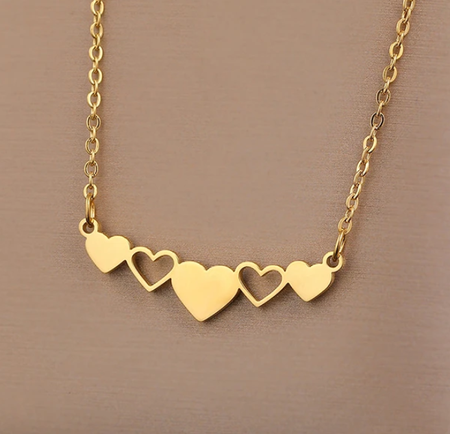 Collar de oro para mujer con colgante de corazón