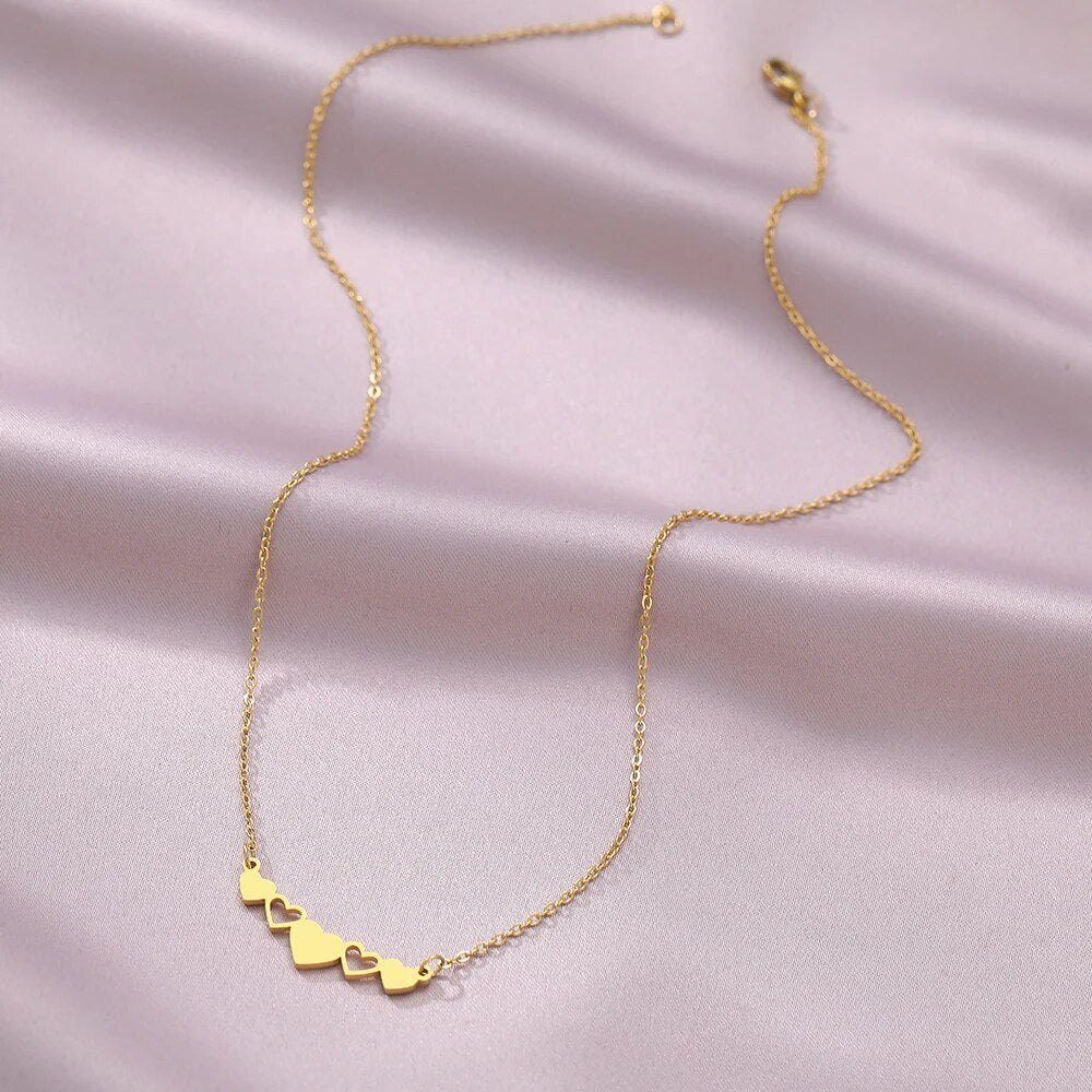 Collar de oro para mujer con colgante de corazón