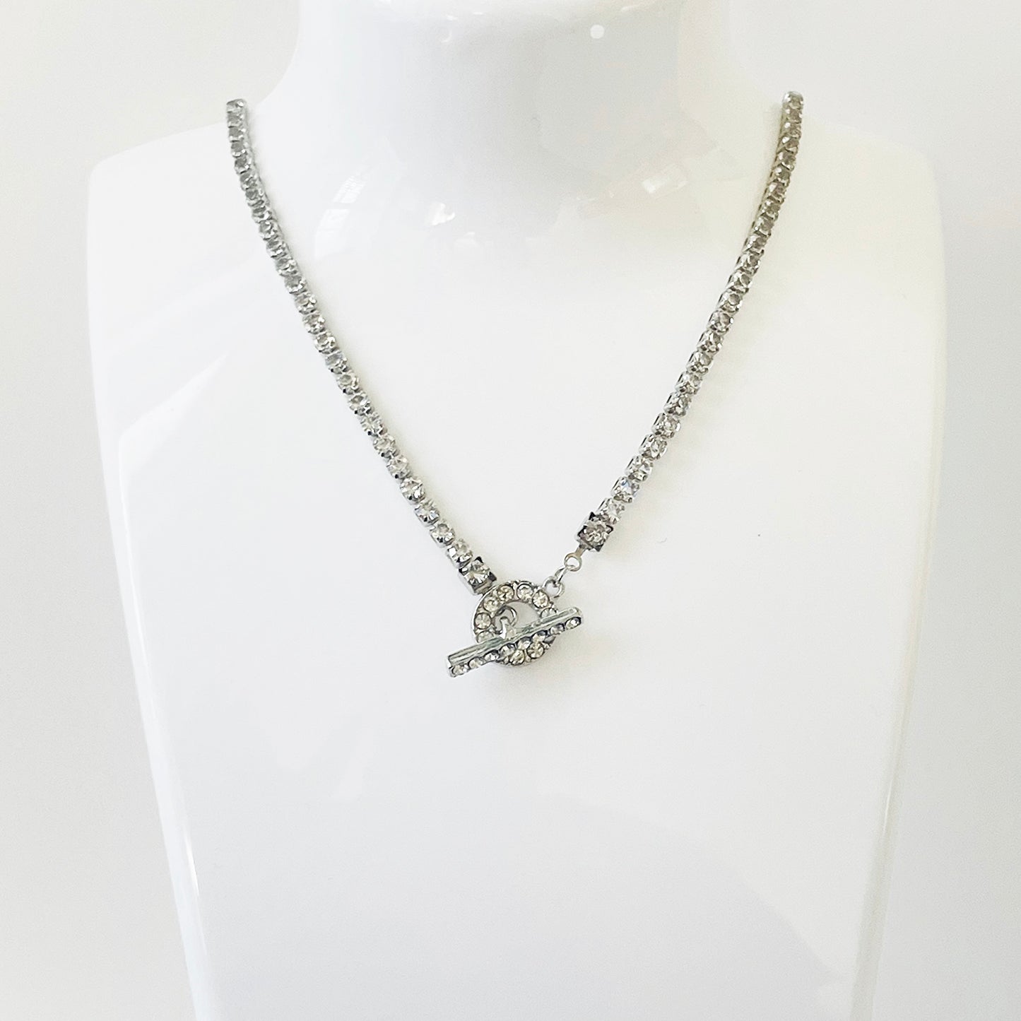 Elegant Rhinestone Choker